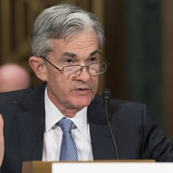 Dolar a „grilování“ šéfa Fedu