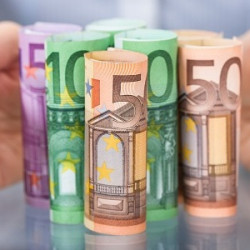 Euro těží nejen z dobrých zpráv